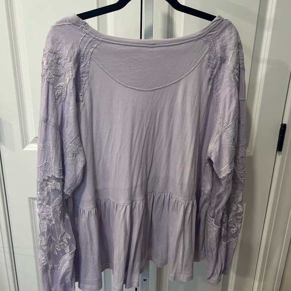 Top Free People En Dentelle Rose Pâle - Manches Longues, Col Boutonné Et Plissé - Taille XS - Occasion Très Bon état